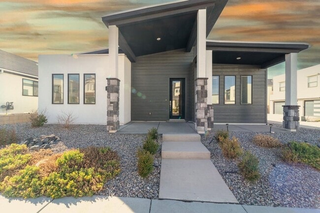 Building Photo - Beautiful 3 bed 2 bath Desert Color Home! ...