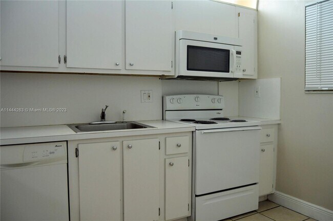 Building Photo - 3490 Foxcroft Rd