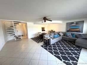 Building Photo - 640 Tennis Club Dr
