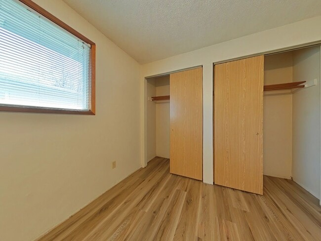 Building Photo - 2 Bedroom Duplex ~ Close to 9th Street ~ P...
