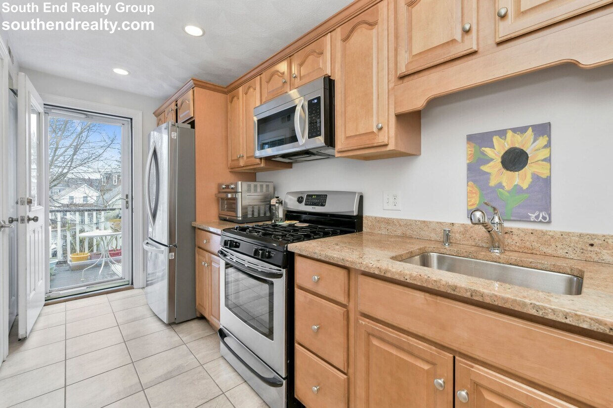 8 Common St Unit 4, Stoneham, MA 02180 Condo for Rent in Stoneham, MA