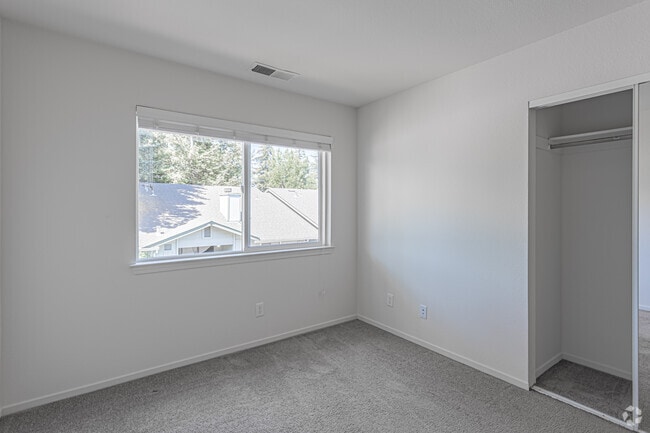 3BR, 2BA - 1200 SF - Vintage Pointe Apartments