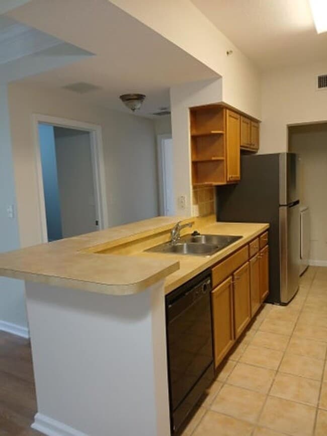 Building Photo - 9857 Baywinds Blvd