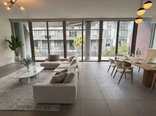 Foto del edificio - 250 NW 24th St