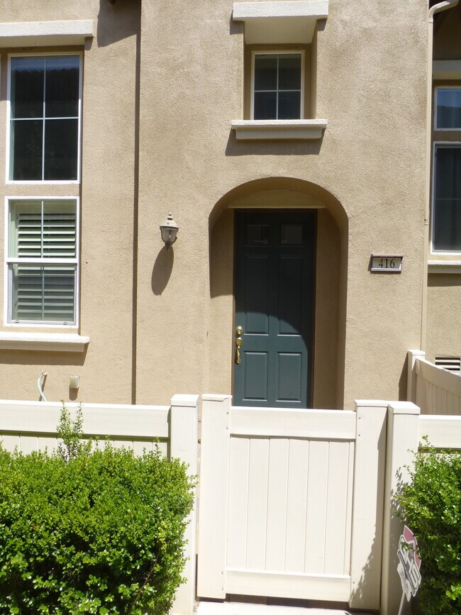 Building Photo - 416 W Linden Dr