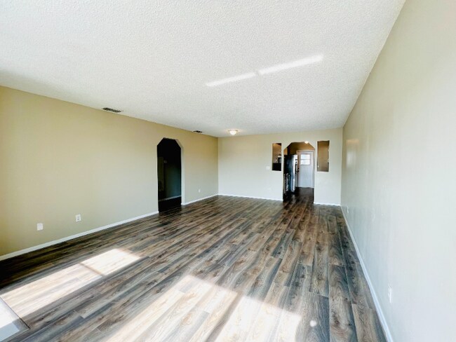 Foto del edificio - 350 Winter Ridge Blvd
