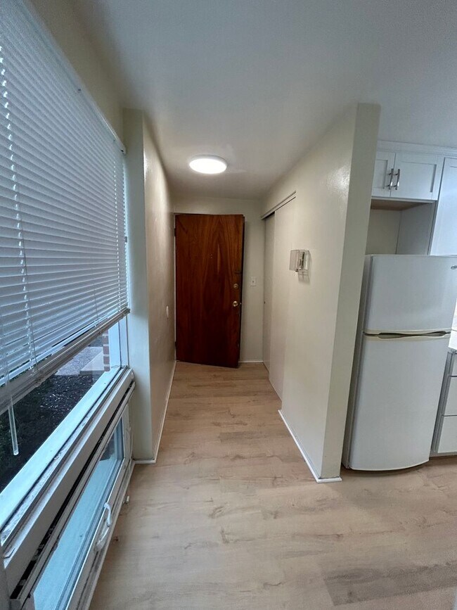 Foto del edificio - First-Floor One Bedroom, One Bathroom Apartment on S. Corl Street
