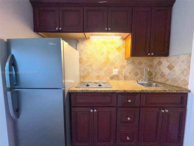 Foto del edificio - 2901 Middle River Dr