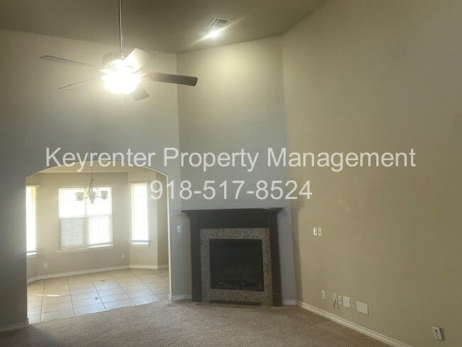 Building Photo - 3-Bed, 2-Bath Large Home in Claremore