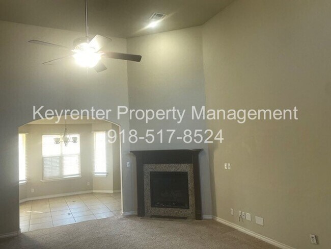 Foto del edificio - 3-Bed, 2-Bath Large Home in Claremore