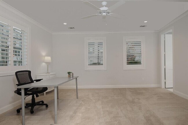 Foto del edificio - 2516 N Bay Pl