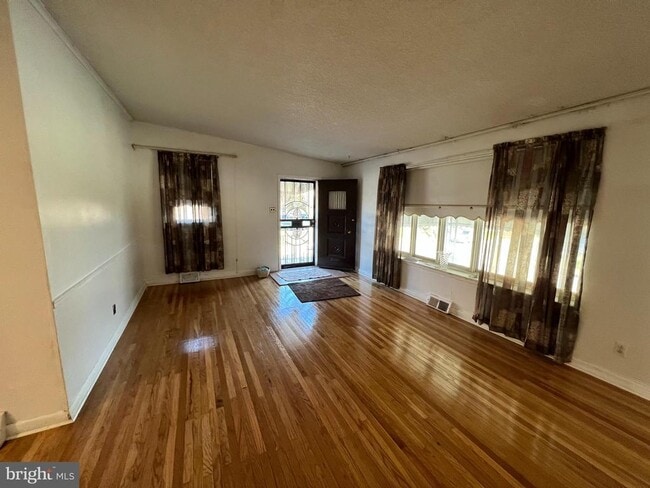 Building Photo - 1053 E Sydney St