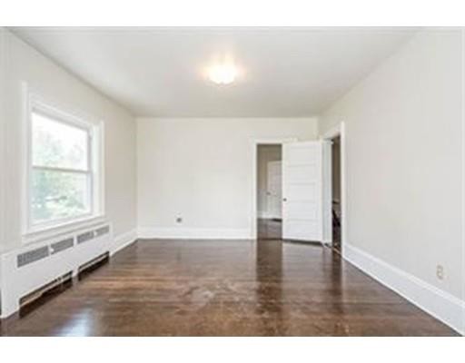Building Photo - 400 W Elm St