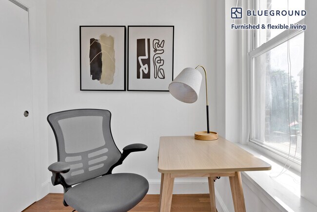 Foto del edificio - 352 E 8th St