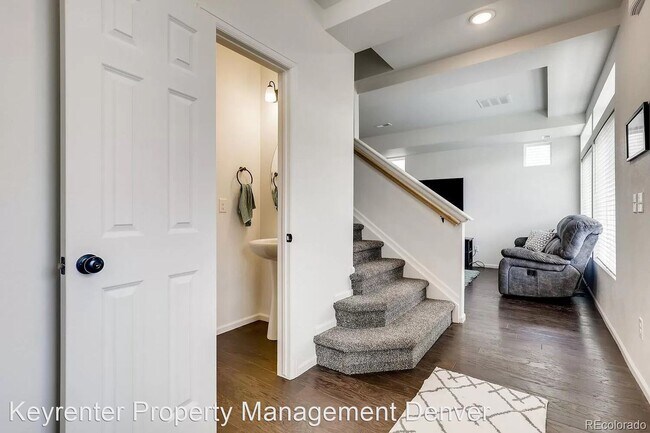 Building Photo - 3 br, 2.5 bath House - 241 Oakhill St.