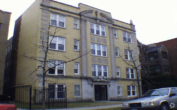 Foto del edificio - 4735-4737 N Malden St