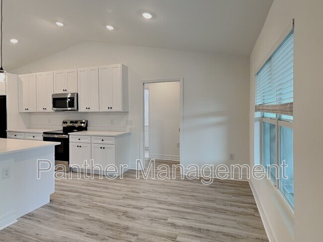 Foto del edificio - 3718 NE 13th Ave