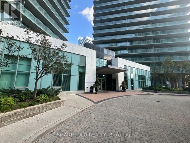 Building Photo - 5508 Yonge St