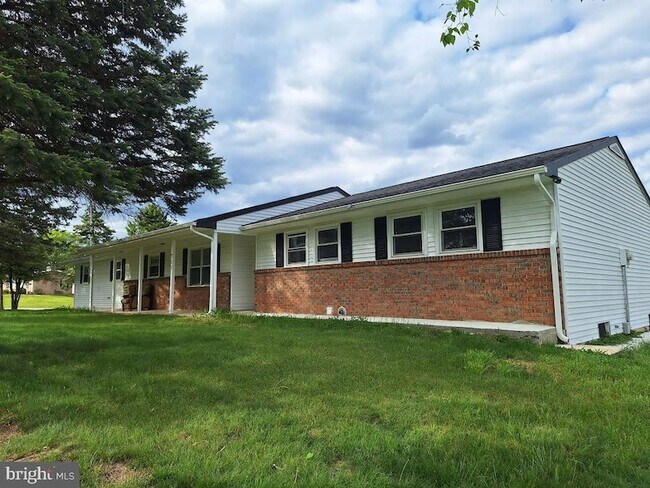 Foto del edificio - 711 Longs Gap Rd