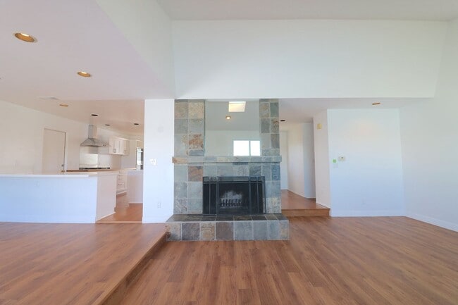 Building Photo - 3 bed/ 2 bath house in University city! Pool/ yard w 2 car garage! Remodeled kitchen and updated ...