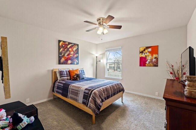Foto del edificio - 525 Golden Creek Dr