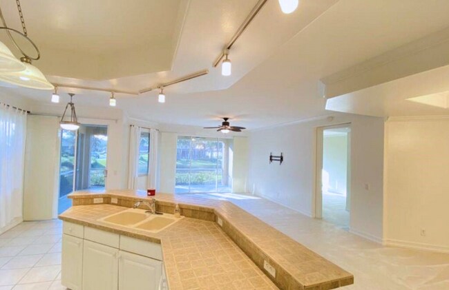 Building Photo - WCR CONDO