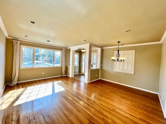 Building Photo - Beautiful 3Bd/1Ba with a charming backyard...