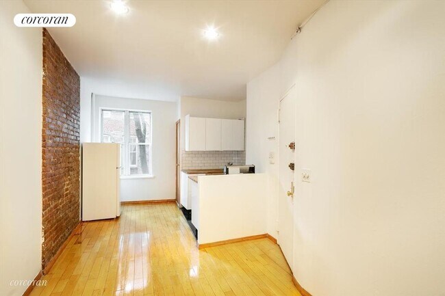 Foto del edificio - 257 W 12th St