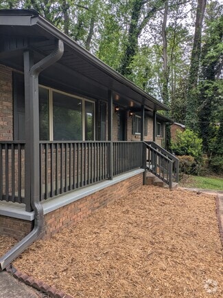 Building Photo - 1002 Hemlock Dr