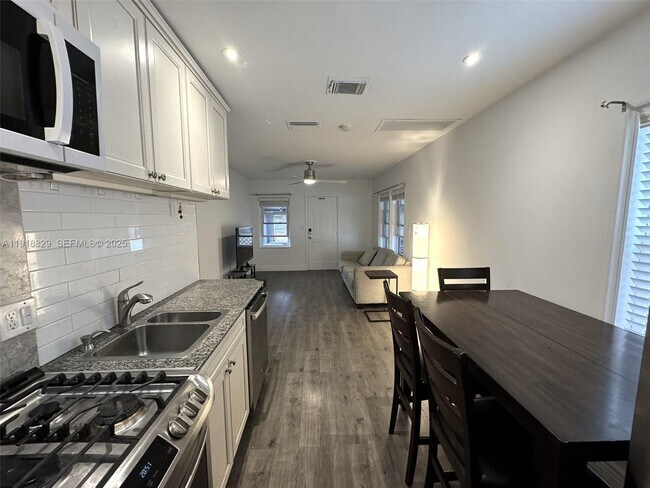 Foto del edificio - 2309 Van Buren St