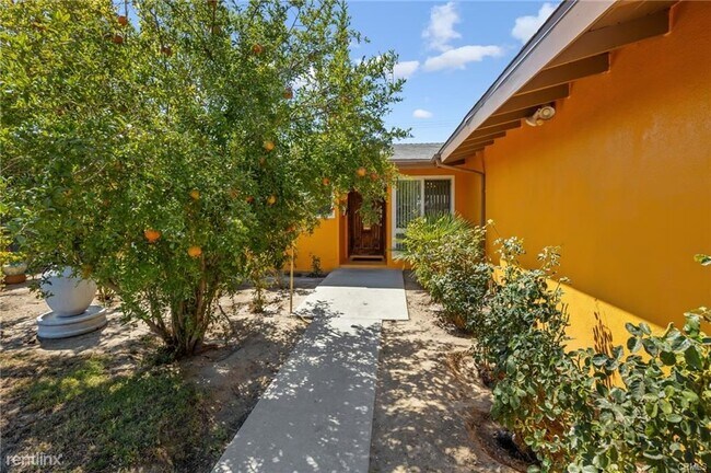 Foto del edificio - 3 br, 2 bath House - 20604 Mandell St