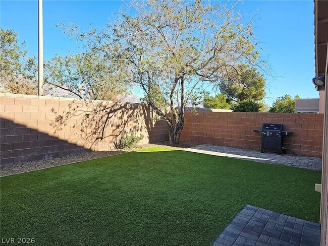 Foto del edificio - 5064 Whistling Acres Ave