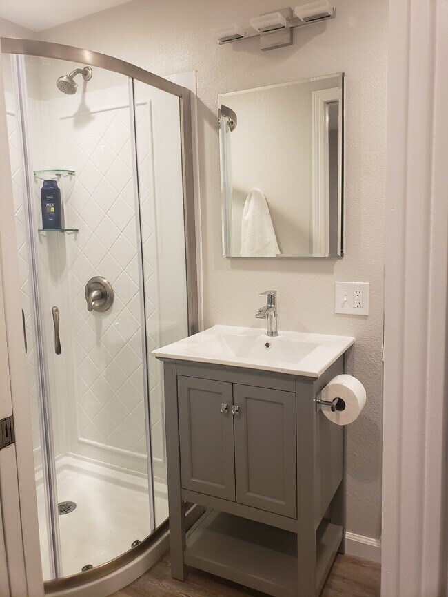 Foto del edificio - 2410 Waverley St