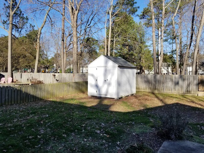 Building Photo - 237 Seasons Trail