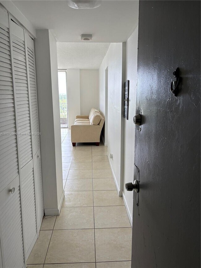 Foto del edificio - 2020 NE 135th St