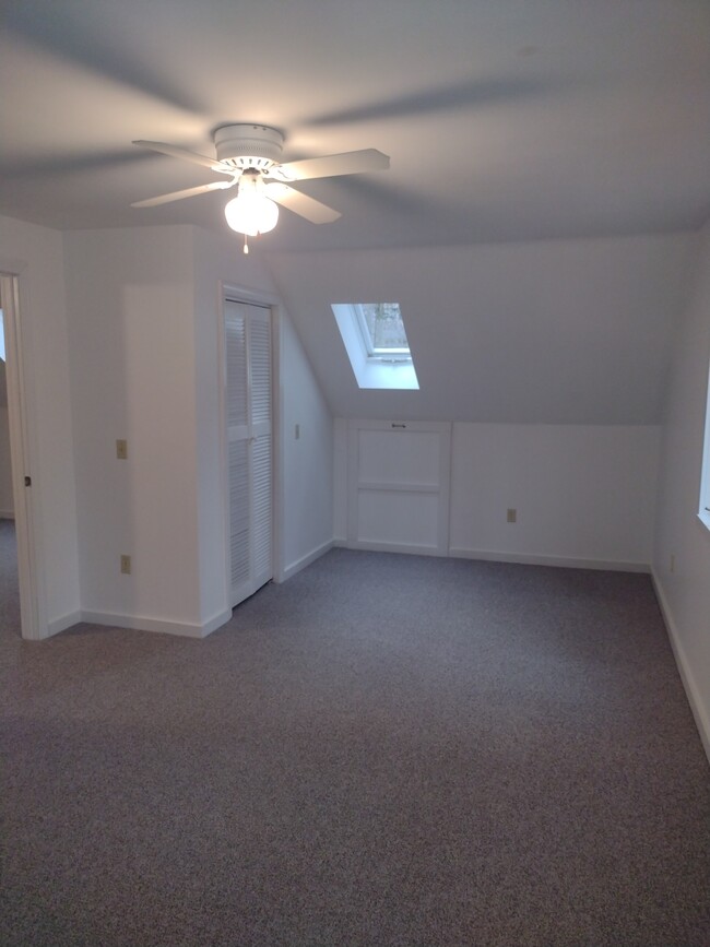 Bedroom with skylight, closet and storage in eve - 76 Durham Rd