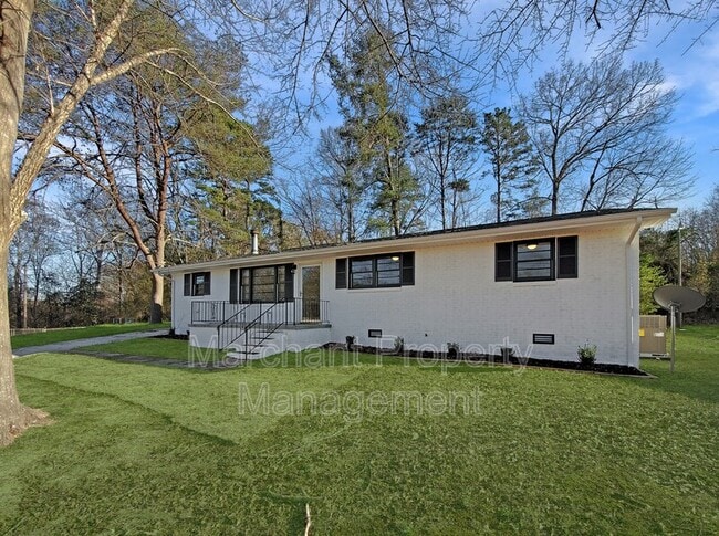 Building Photo - 27 Shamrock Cir