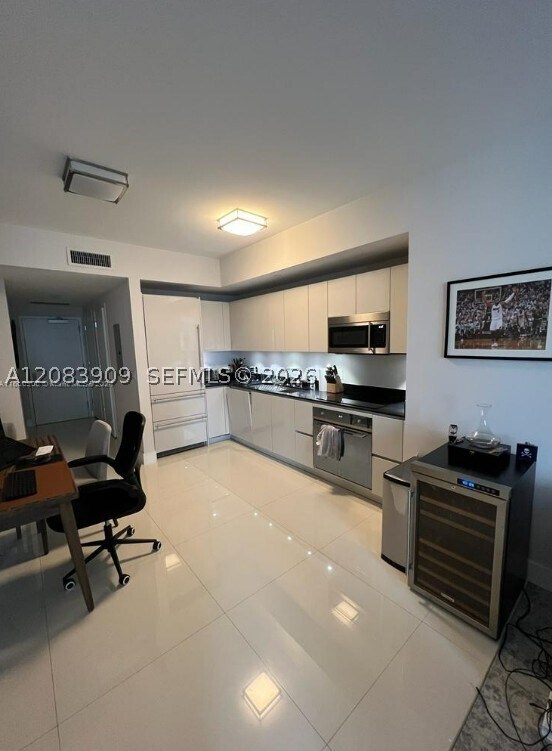 Building Photo - 1010 Brickell Ave