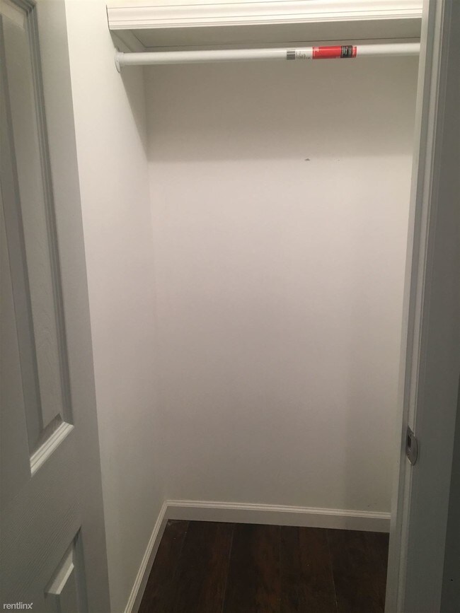 Foto del edificio - 1 br, 1 bath Apartment - 594 Nostrand Ave