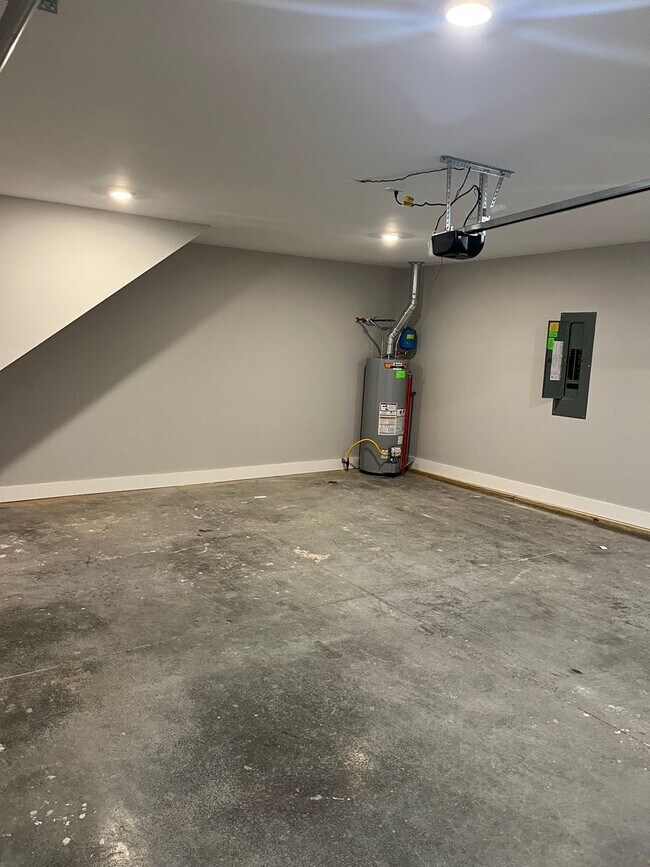 Building Photo - 2333 Trenton Ln