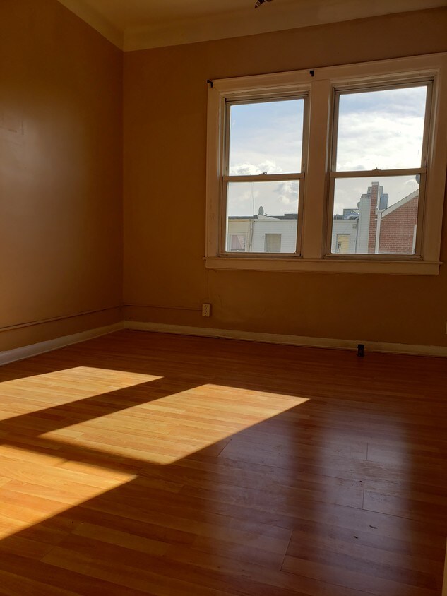 Foto principal - 1881 W 6th St
