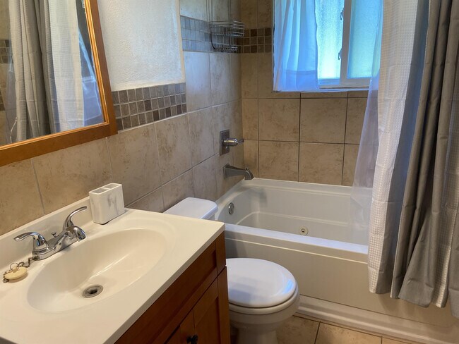 Building Photo - 711 Pershing St