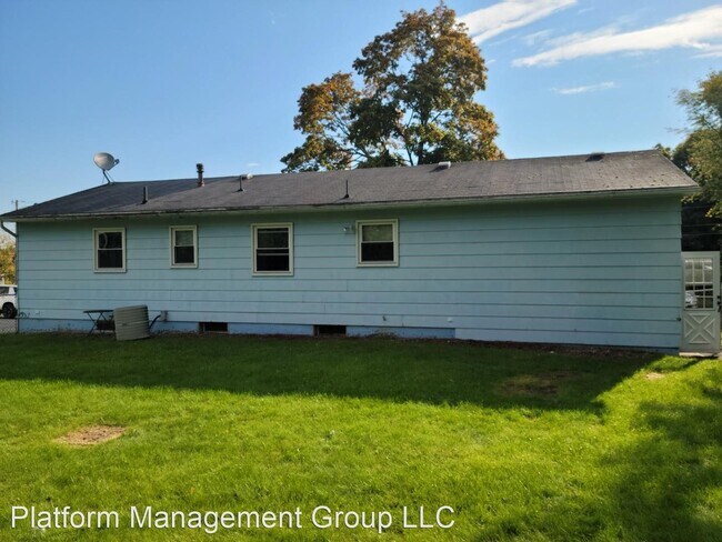 Building Photo - 3 br, 1 bath House - 1A Youngs Place