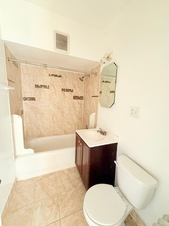 Foto del edificio - 4455 W Dickens Ave