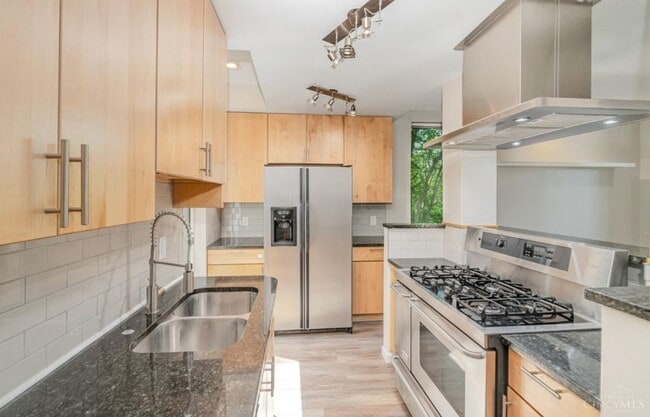 Photo - Foxhall Court Apartment