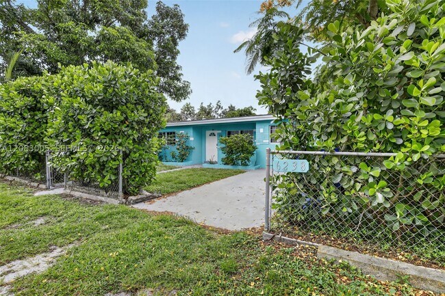Foto del edificio - 6238 Hayes St
