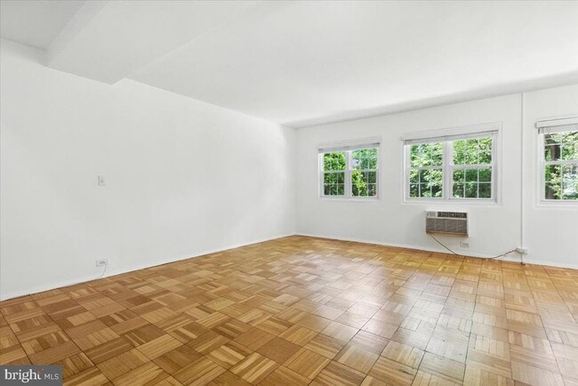 Building Photo - 1525 Mt Eagle Pl