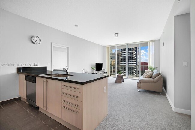 Foto del edificio - 79 SW 12th St