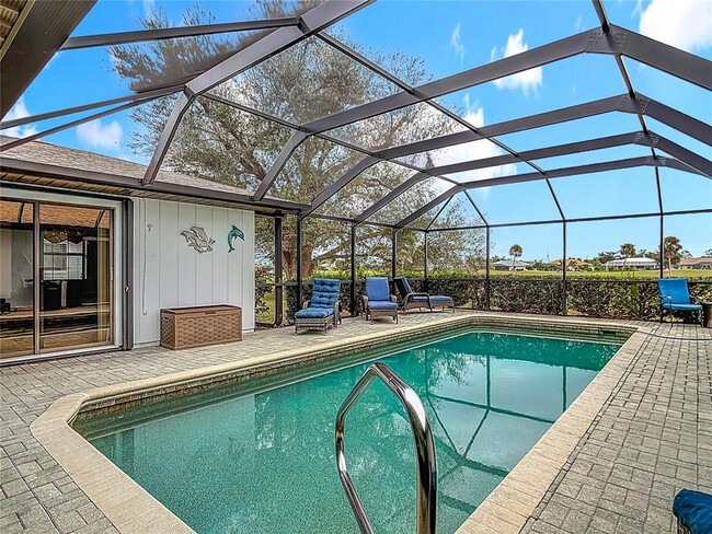 Building Photo - 290 Rotonda Cir