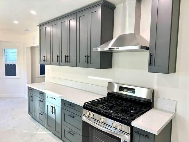 Foto del edificio - 7360 Hesperia Ave